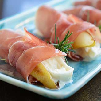 Prosciutto Ham, Baked Pears and Mozzarella Burrata Appetizer Recipe