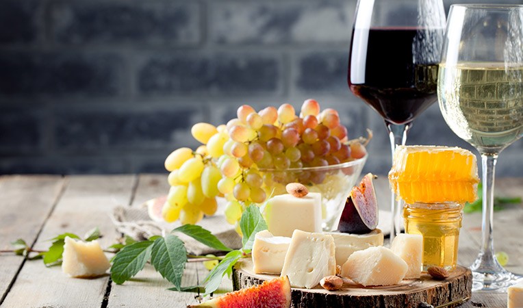 Pairing wine and cheese image